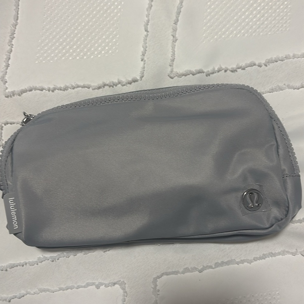 NWT Lululemon Athletica Everywhere Belt Bag 1L Fanny Pack Waist Bag Light Gray